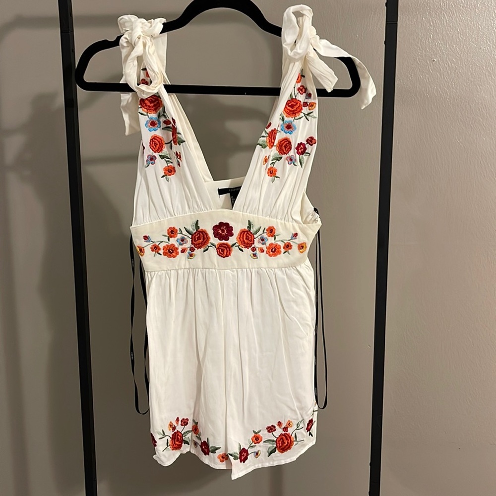 Forever 21 white floral romper Size S new with tags